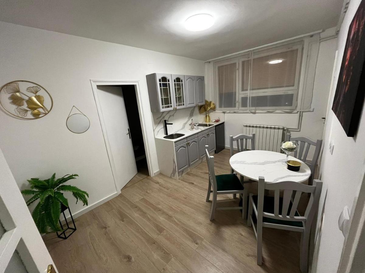 Apartman Gold Maris Apartment Karlovac Exterior photo