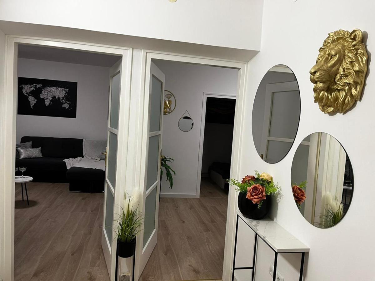 Apartman Gold Maris Apartment Karlovac Exterior photo