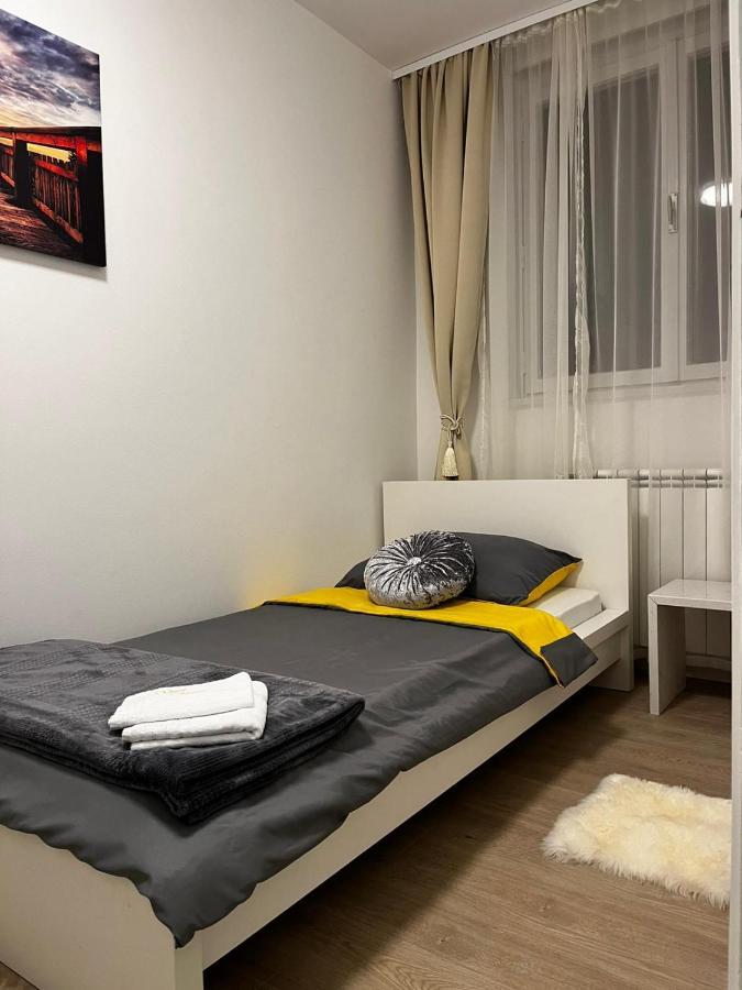 Apartman Gold Maris Apartment Karlovac Exterior photo
